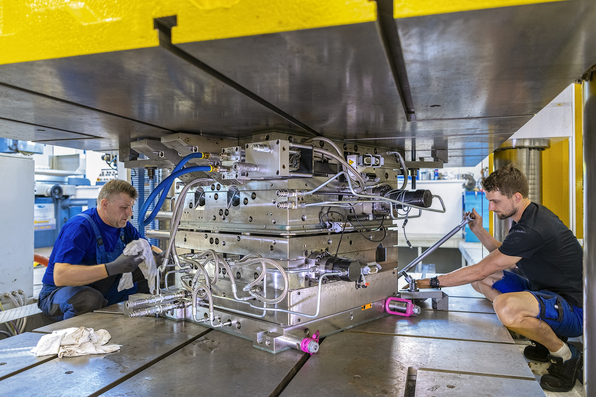 ALFA CHROM servis: Reparaturen von Spritzgießwerkzeugen ALFA CHROM servis: Reparaturen von Spritzgießwerkzeugen