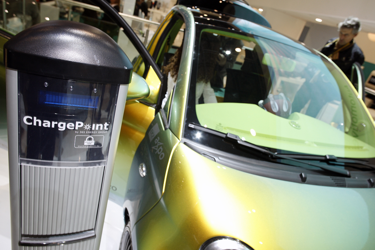 Lubomír Zeman - Elektromobilität und Spritzgießen von Thermoplasten Lubomír Zeman - Elektromobilität und Spritzgießen von Thermoplasten