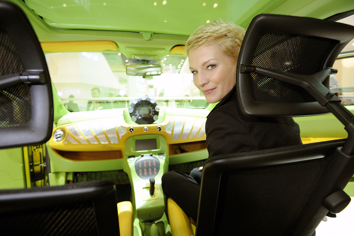 Lubomír Zeman - Elektromobilität und Spritzgießen von Thermoplasten Lubomír Zeman - Elektromobilität und Spritzgießen von Thermoplasten