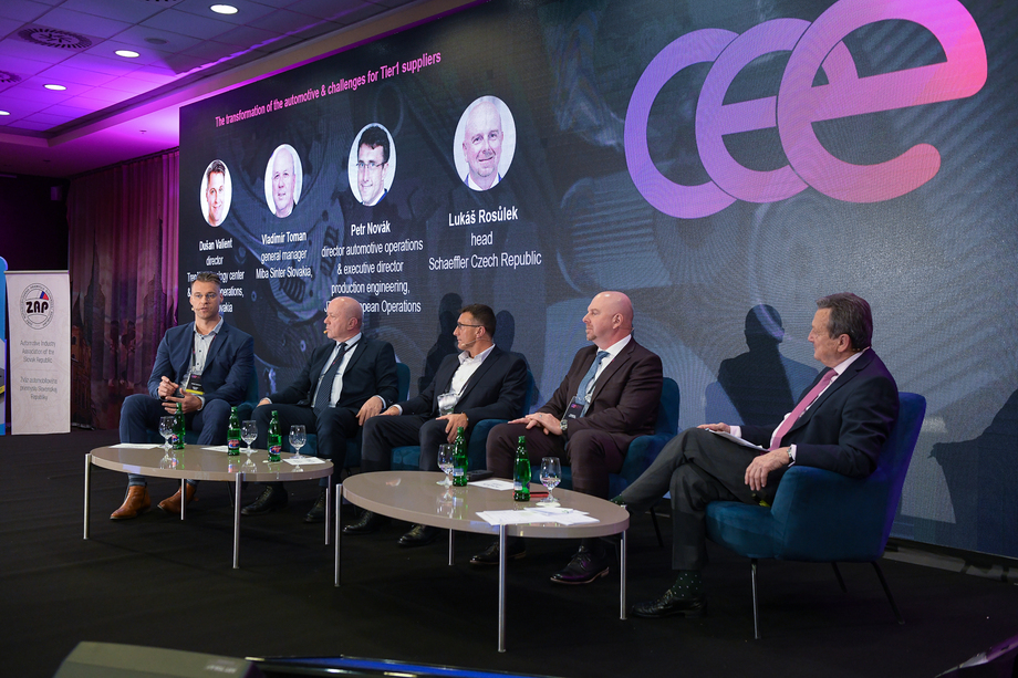 ADIENT_Dusan_Valient_MIBA_SINTER_Slovakia_Vladimir_Toman_Petr_Novak_von_JTEKT_und_Lukas_Rosulek_von_Schaeffler_Czech_Republic