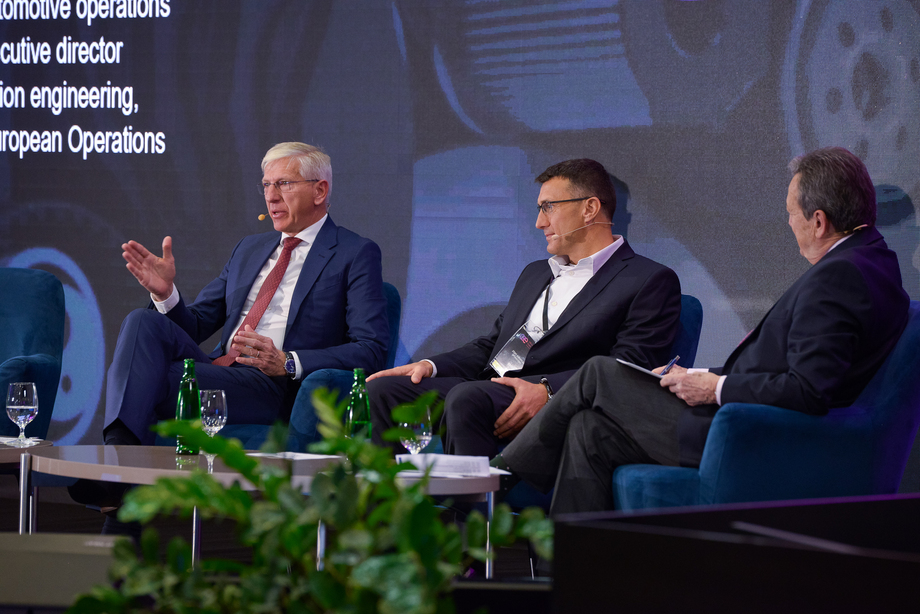 Präsident_des_Verbands_der_Automobilindustrie_der_Slowakischen_Republik_Alexander_Matusek_und_Petr_Novak_Vorstandsmitglied_von_AutoSAP