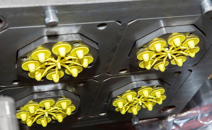 Blick ins Werkzeuginnere: Die Verarbeitung von TPU erfordert besondere Präzision. Diese gewährleistet bei precisionMolding bereits die Standardausführung des Werkzeugs. Blick ins Werkzeuginnere: Die Verarbeitung von TPU erfordert besondere Präzision. Diese gewährleistet bei precisionMolding bereits die Standardausführung des Werkzeugs.